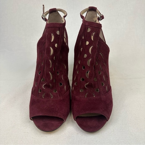 Adrienne Vittadini Grins Bootie 7 Maroon Suede Stiletto Heels - Picture 3 of 13